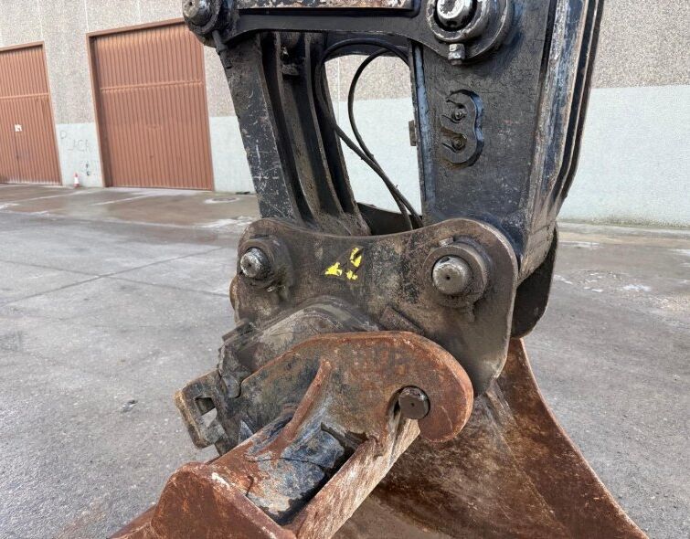 HIDROMEK  HMK 230LC-4